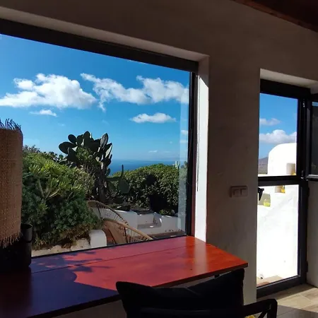 Tabaiba Suites - Macaronesiahomes * La Asomada (Lanzarote)